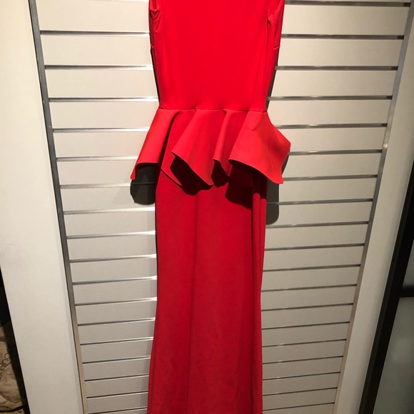 Elegant and Sexy Red Chiara Boni Gown - Picture 5 of 7